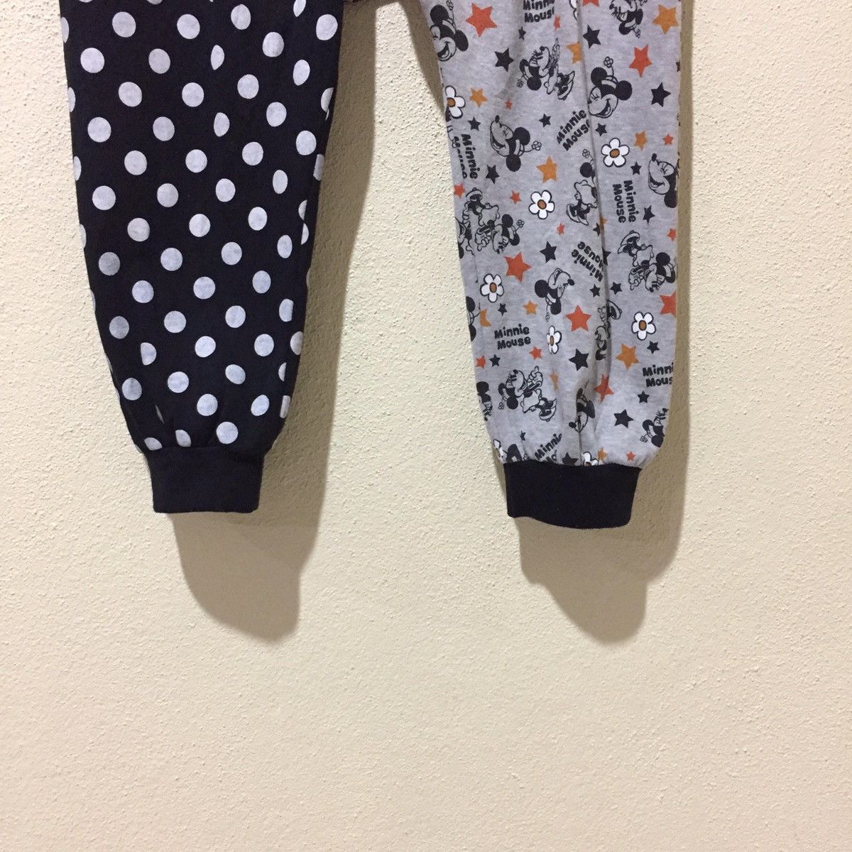 Disney Disney Minnie Mouse Jogger Pants size L Size US 26 / EU 42 - 2 Thumbnail