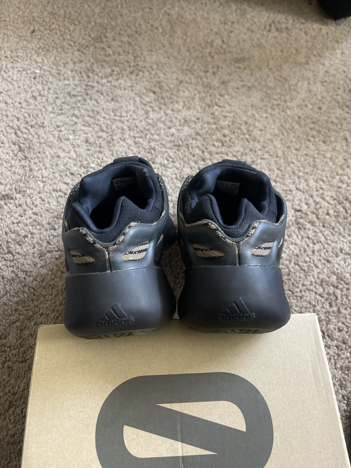 Adidas Clay Brown Yeezy 700 V3 Size US 12.5 / EU 45-46 - 4 Thumbnail