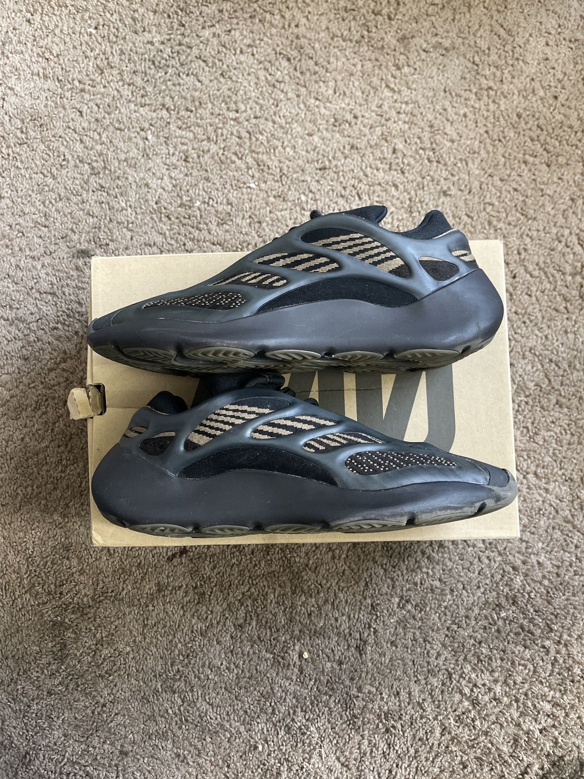 Adidas Clay Brown Yeezy 700 V3 Size US 12.5 / EU 45-46 - 6 Thumbnail