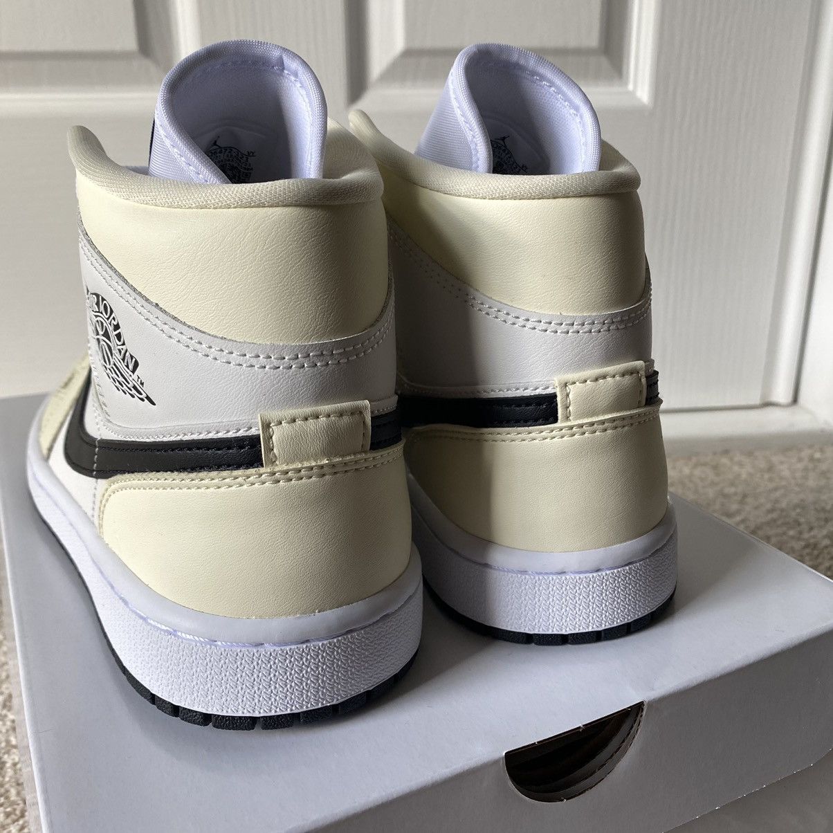 Jordan Brand × Nike Jordan 1 Mid Coconut Milk 9W Size US 9 / IT 39 - 6 Thumbnail