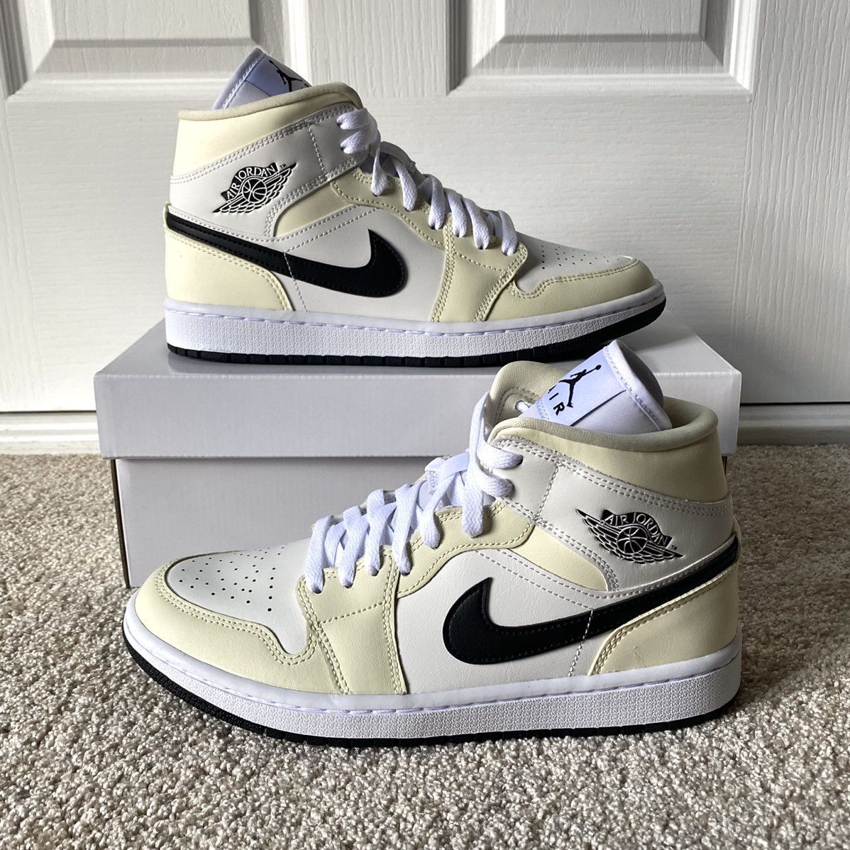 Jordan Brand × Nike Jordan 1 Mid Coconut Milk 9W Size US 9 / IT 39 - 1 Thumbnail