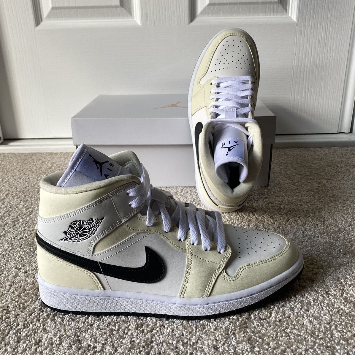 Jordan Brand × Nike Jordan 1 Mid Coconut Milk 9W Size US 9 / IT 39 - 2 Thumbnail