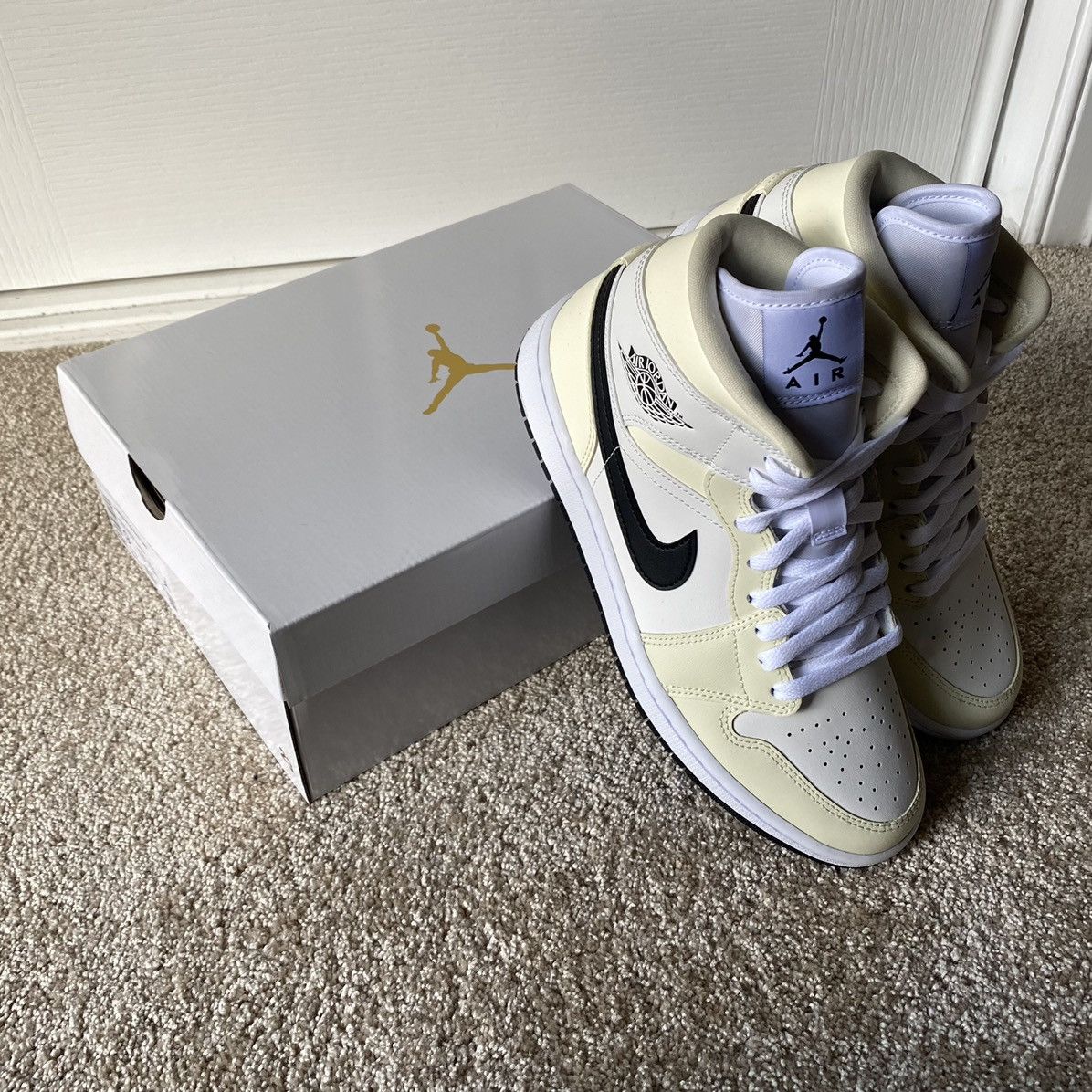 Jordan Brand × Nike Jordan 1 Mid Coconut Milk 9W Size US 9 / IT 39 - 8 Thumbnail