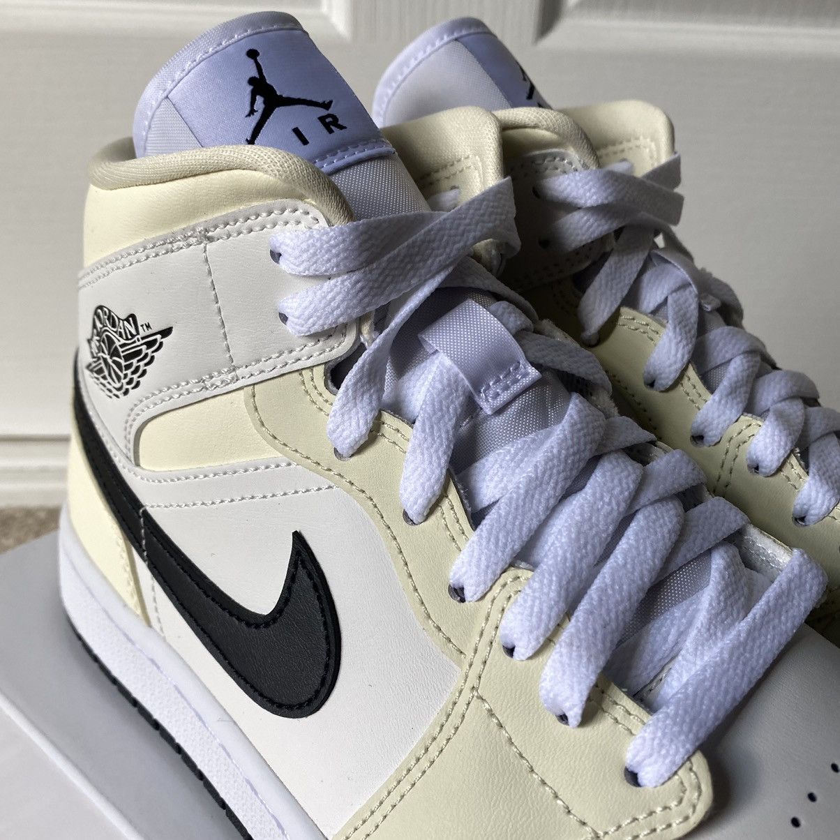 Jordan Brand × Nike Jordan 1 Mid Coconut Milk 9W Size US 9 / IT 39 - 5 Thumbnail
