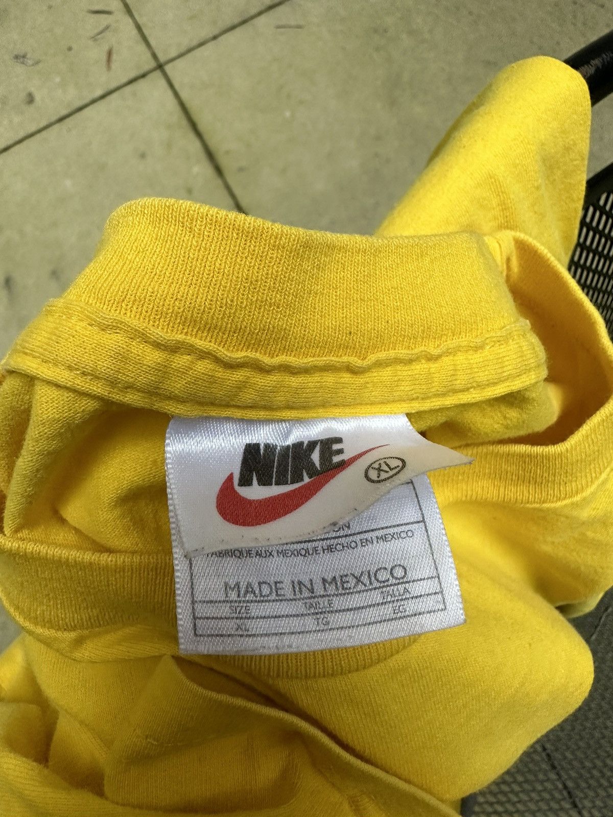 NCAA VTG 1998 Nike Michigan Basketball Tee Size US XL / EU 56 / 4 - 3 Thumbnail