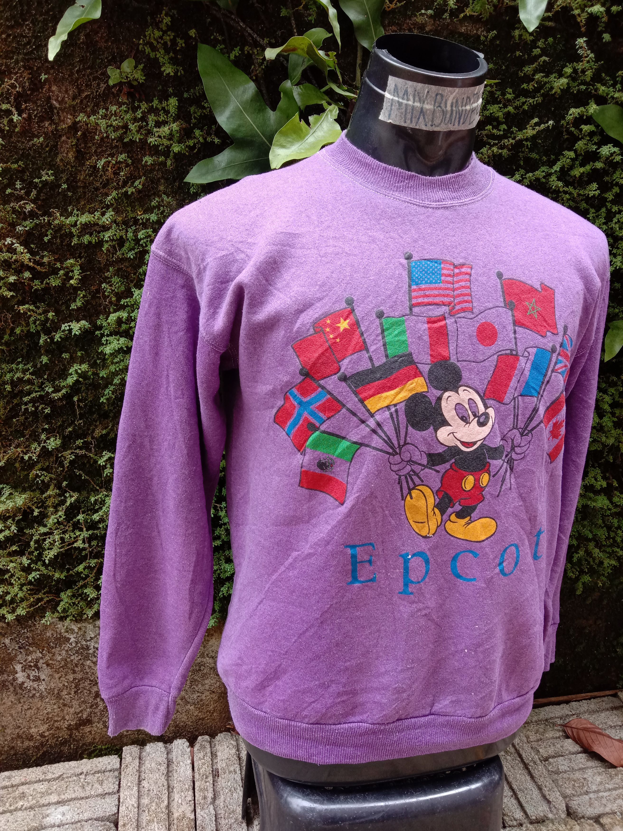Cartoon Network × Disney × Vintage Vintage disney mickey mouse epcot Size US M / EU 48-50 / 2 - 5 Thumbnail