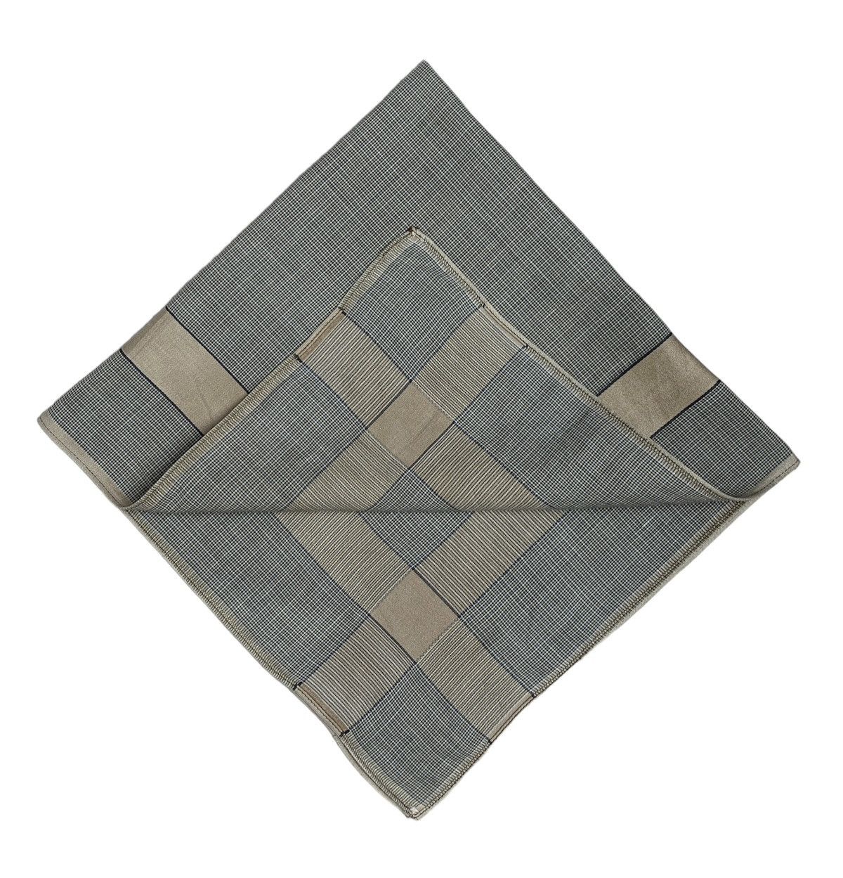 Pierre Balmain Pierre Balmain Handkerchief Pocketsquares Size ONE SIZE - 2 Thumbnail