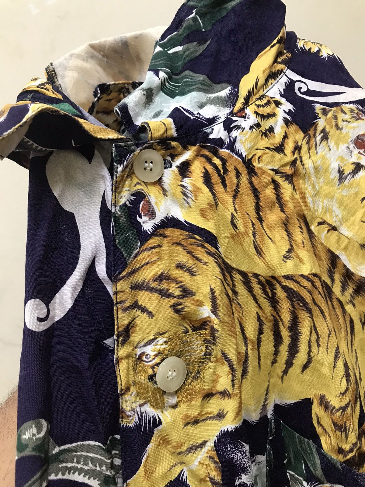 Japanese Brand Hawaiian Shirt Tiger Dragon Rayon Hawaii Shirt Rare Size US M / EU 48-50 / 2 - 4 Thumbnail