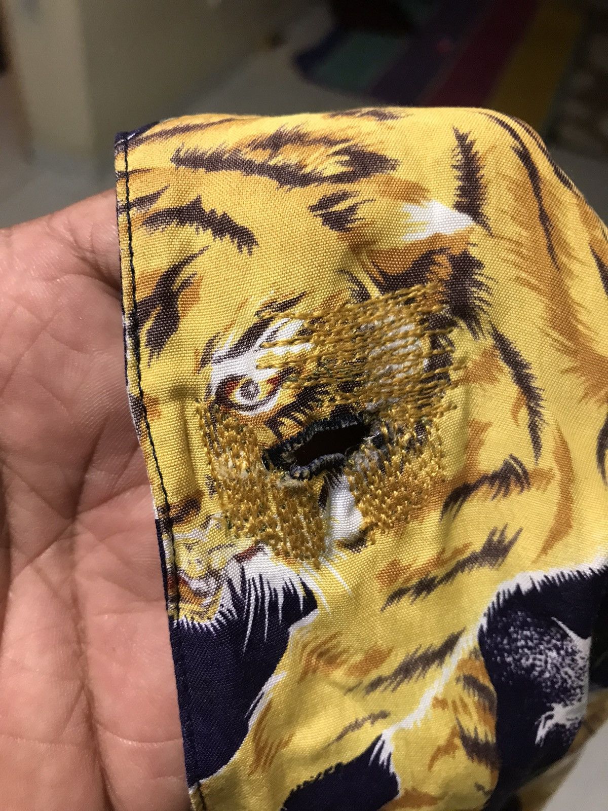 Japanese Brand Hawaiian Shirt Tiger Dragon Rayon Hawaii Shirt Rare Size US M / EU 48-50 / 2 - 5 Thumbnail