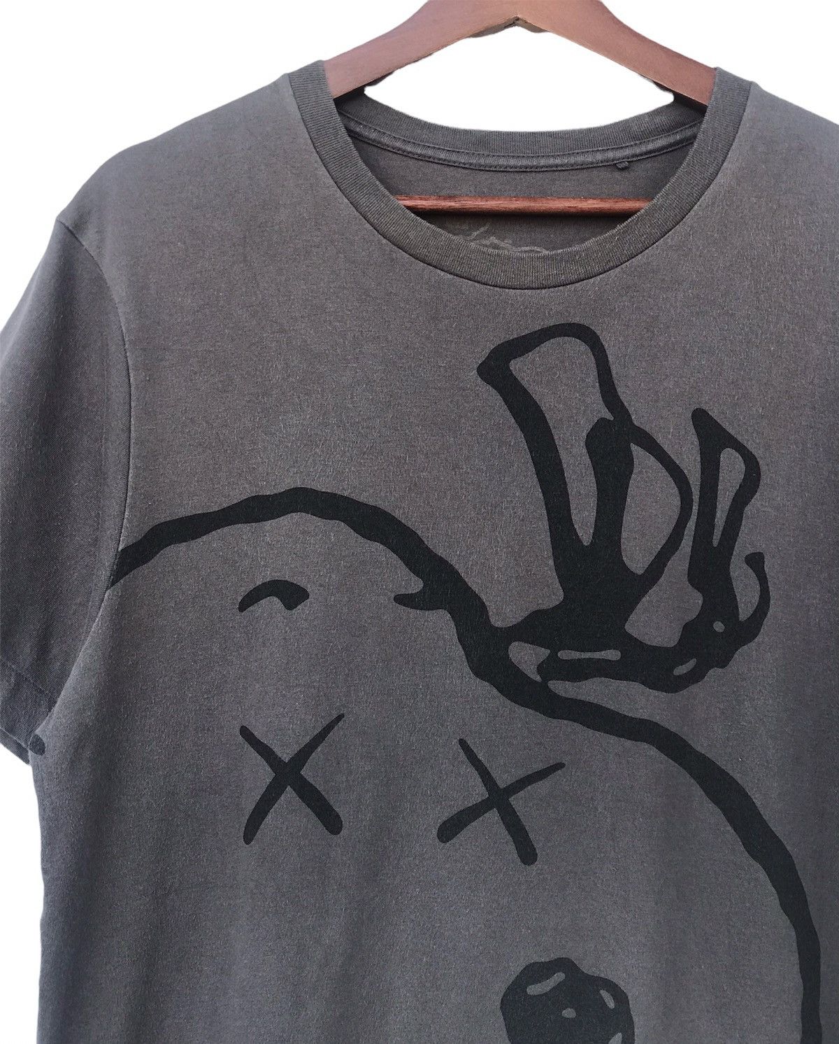 Kaws × Peanuts Shirt Kaws x Peanut Big Logo by Uniqlo Size US M / EU 48-50 / 2 - 3 Thumbnail