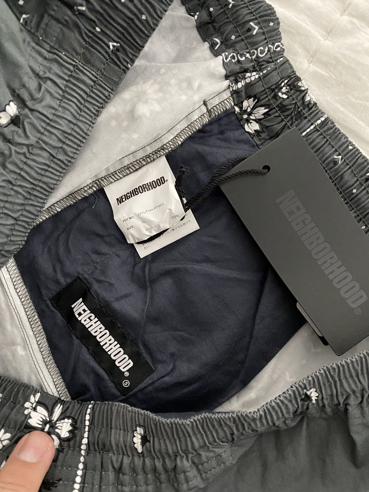 Neighborhood Neighborhood Bandana Chopped Short NWT Size US 36 / EU 52 - 9 Thumbnail