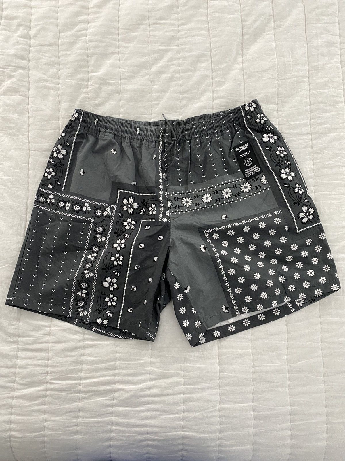 Neighborhood Neighborhood Bandana Chopped Short NWT Size US 36 / EU 52 - 3 Thumbnail