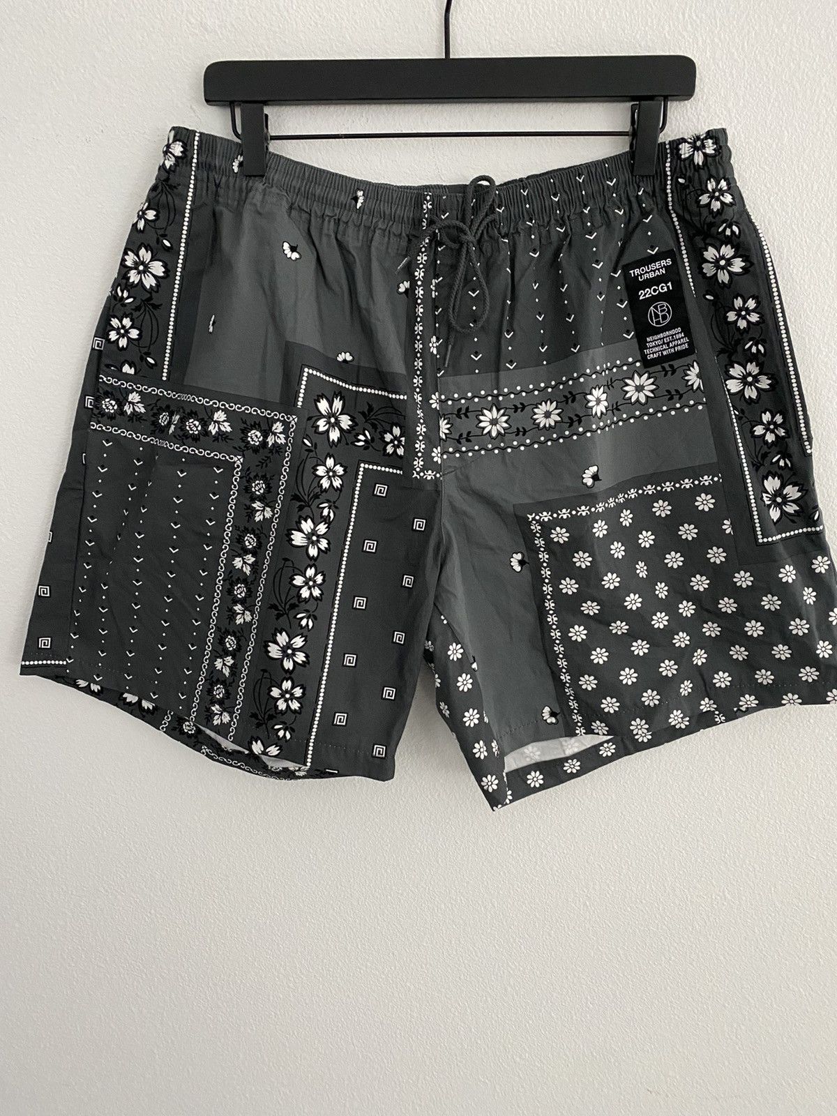 Neighborhood Neighborhood Bandana Chopped Short NWT Size US 36 / EU 52 - 1 Thumbnail