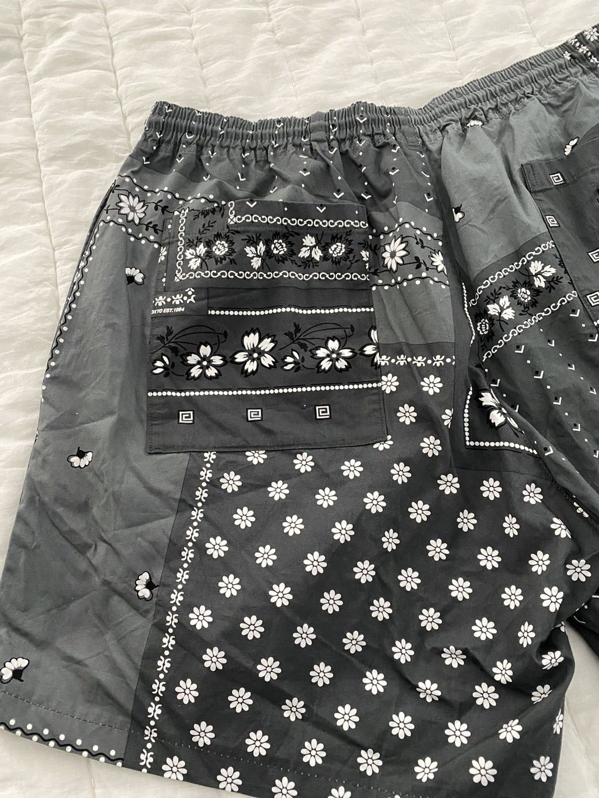 Neighborhood Neighborhood Bandana Chopped Short NWT Size US 36 / EU 52 - 14 Thumbnail