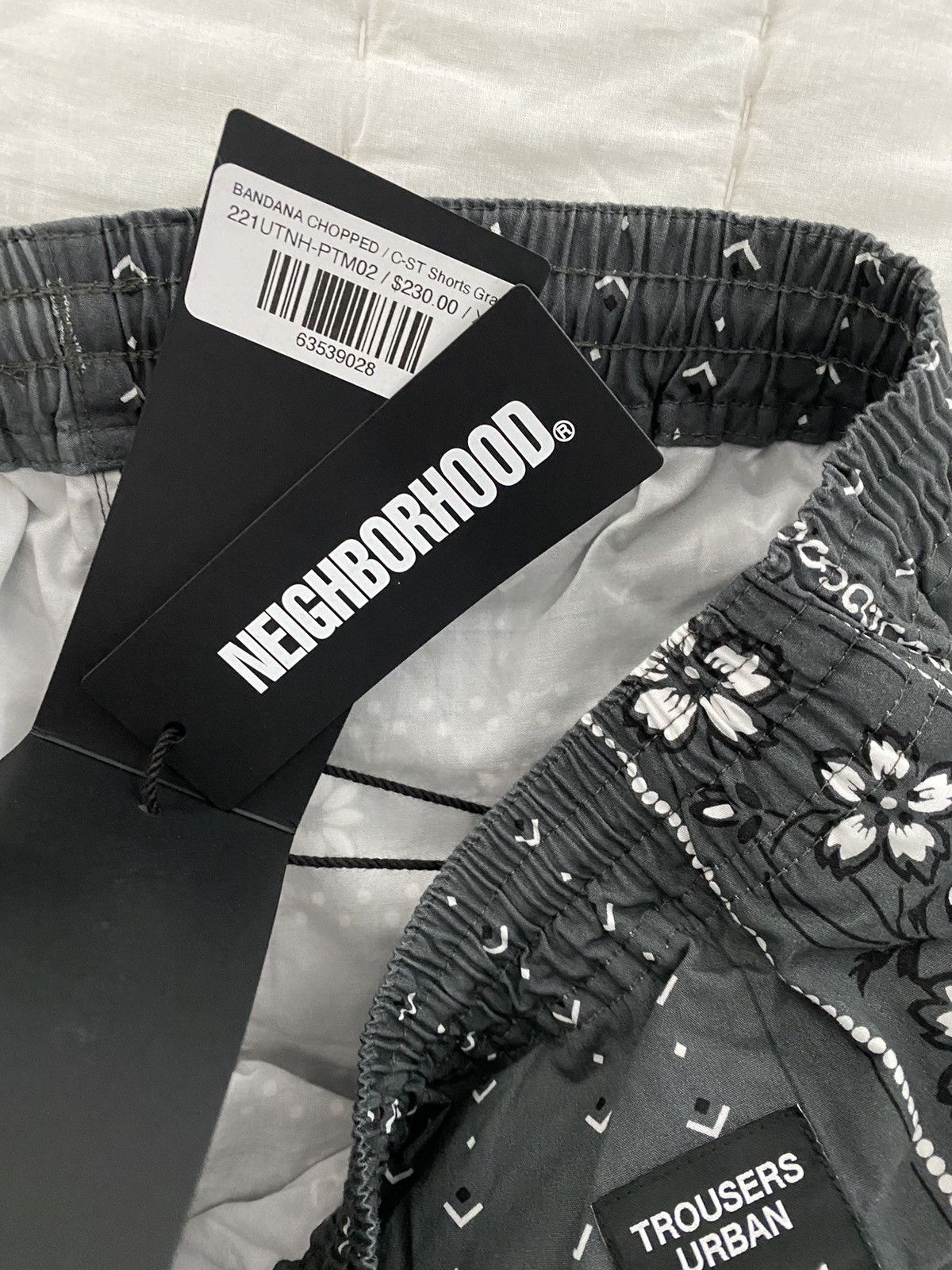 Neighborhood Neighborhood Bandana Chopped Short NWT Size US 36 / EU 52 - 6 Thumbnail
