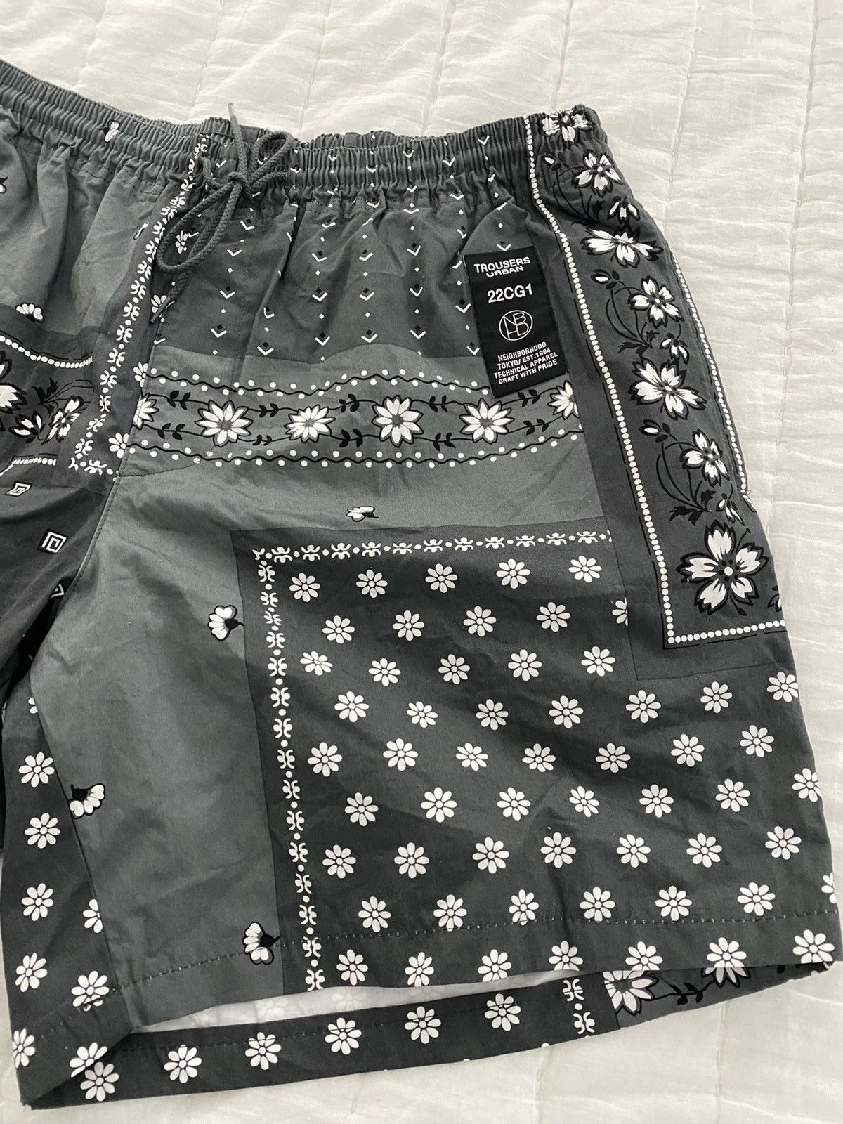 Neighborhood Neighborhood Bandana Chopped Short NWT Size US 36 / EU 52 - 4 Thumbnail