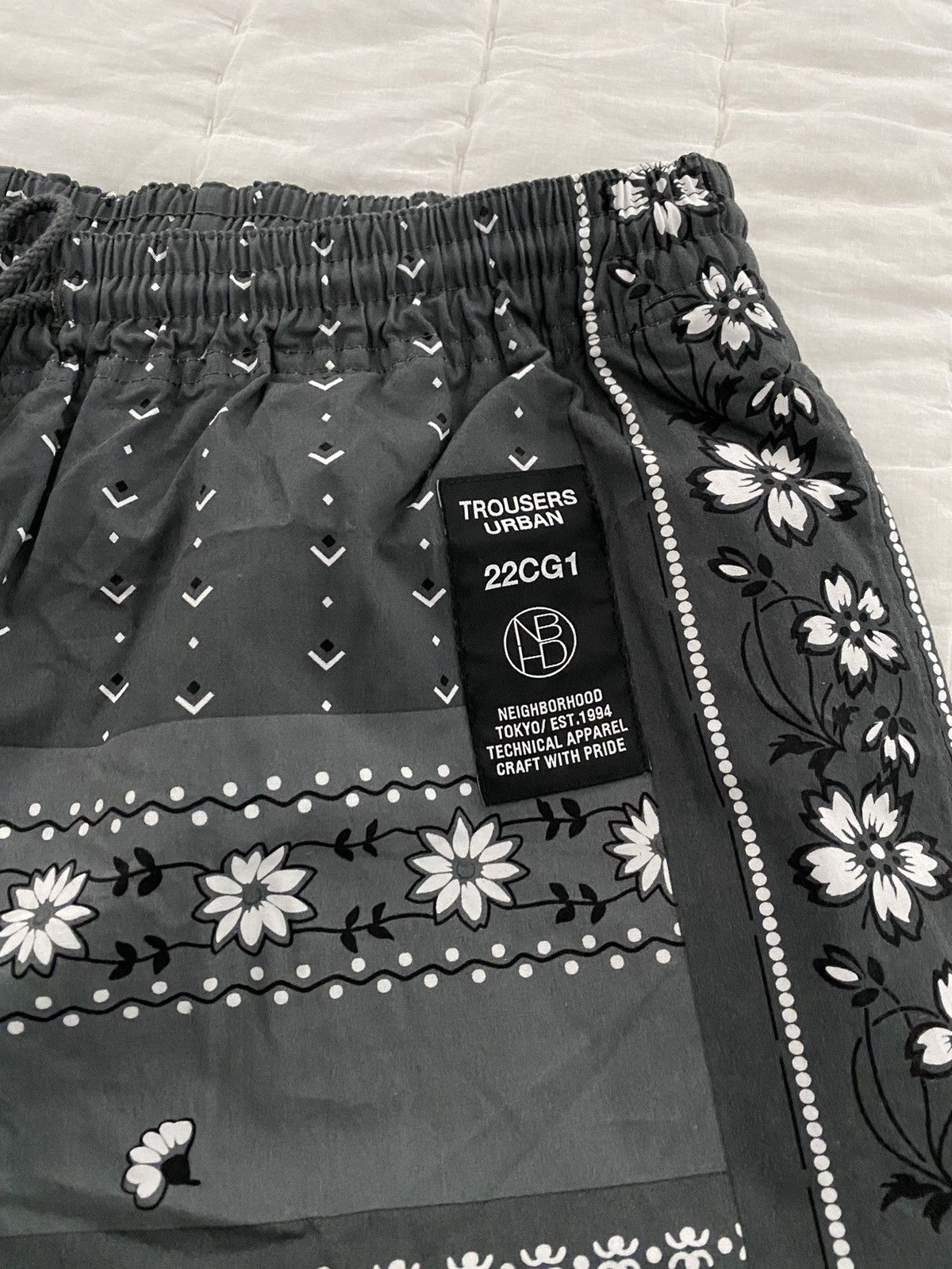 Neighborhood Neighborhood Bandana Chopped Short NWT Size US 36 / EU 52 - 5 Thumbnail