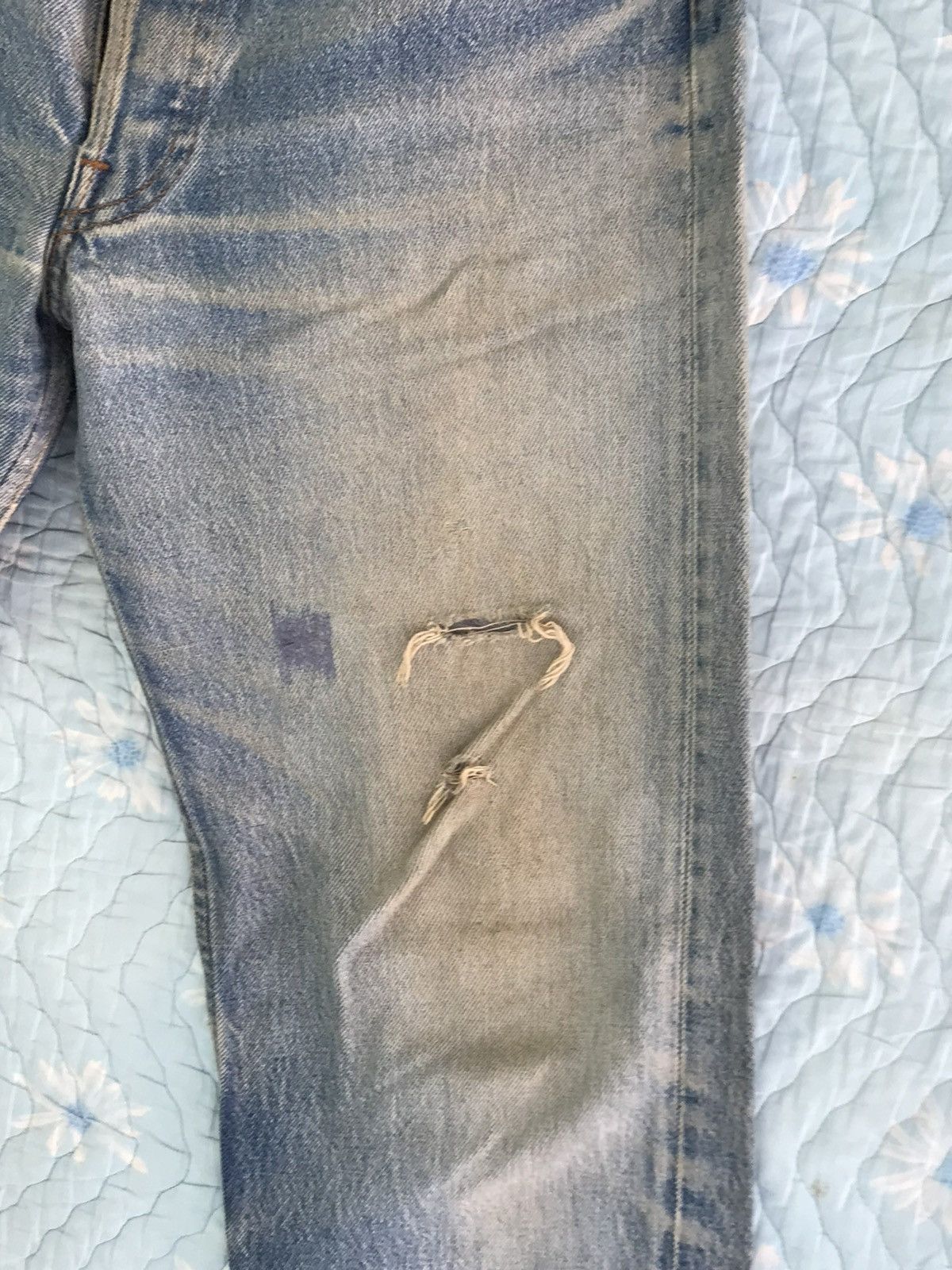 Levi's Vintage Clothing (A184). VINTAGE LEVIS DISTRESSED DENIM Size US 29 - 21 Thumbnail