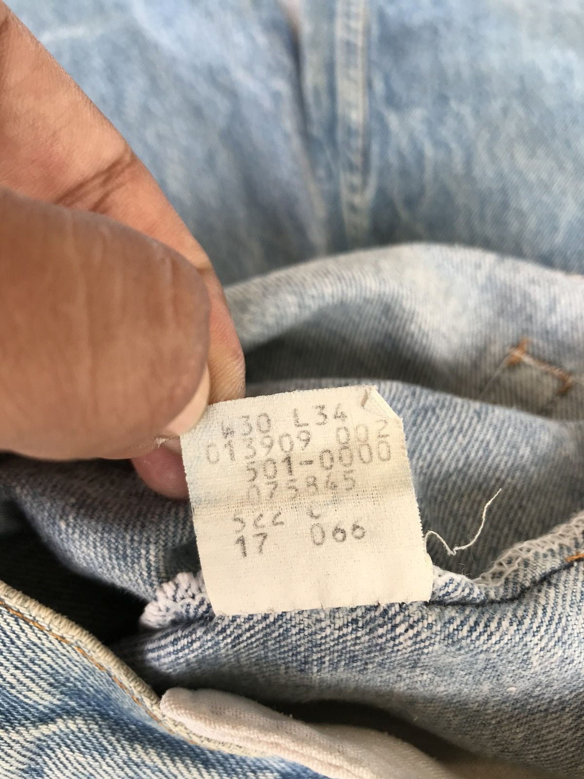 Levi's Vintage Clothing (A184). VINTAGE LEVIS DISTRESSED DENIM Size US 29 - 14 Thumbnail