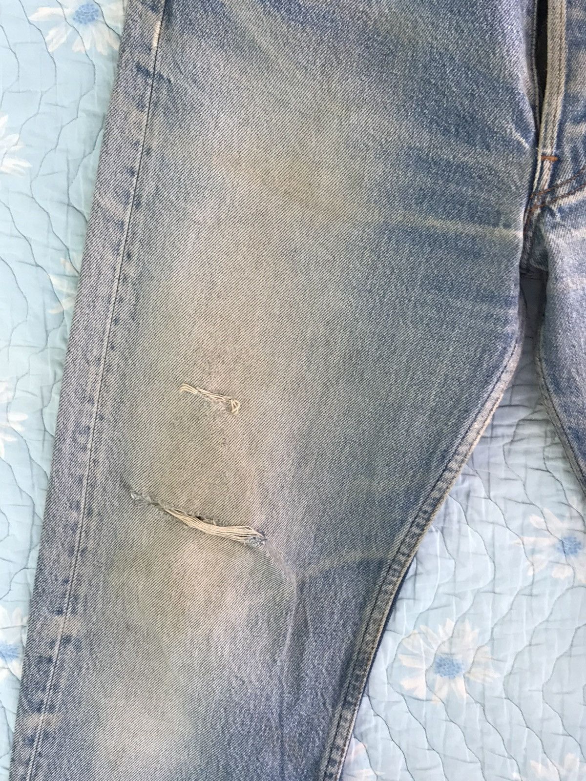 Levi's Vintage Clothing (A184). VINTAGE LEVIS DISTRESSED DENIM Size US 29 - 22 Thumbnail