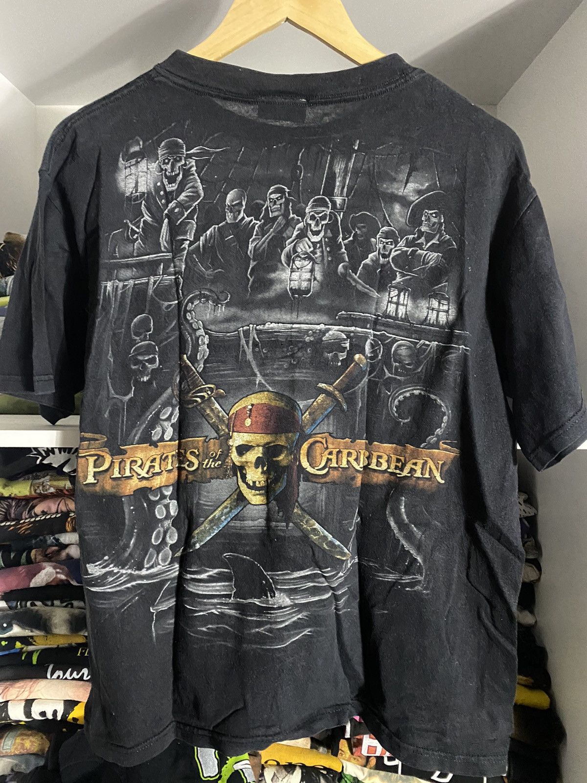 Disney × Vintage Pirates of the Caribbean Vintage Tshirt Size US M / EU 48-50 / 2 - 1 Thumbnail