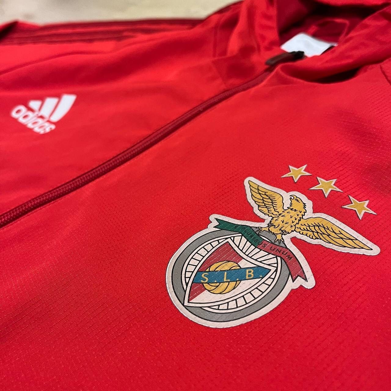 Adidas BENFICA ADIDAS 2018/2019 FOOTBALL TRAINING JACKET SIZE “L” Size US L / EU 52-54 / 3 - 3 Thumbnail