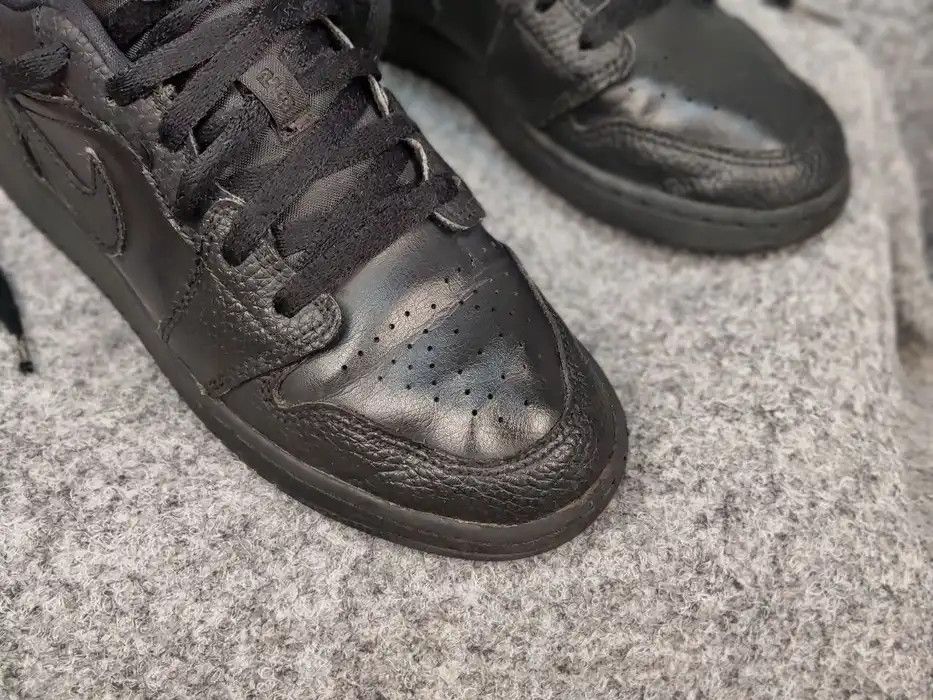 Nike Nike Air Jordan 1 Gs Low Triple Black Retro Leather Sneakers Size US 7 / IT 37 - 7 Thumbnail