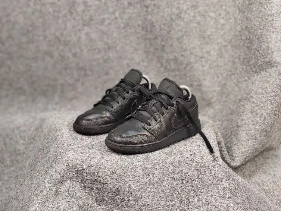 Nike Nike Air Jordan 1 Gs Low Triple Black Retro Leather Sneakers Size US 7 / IT 37 - 2 Thumbnail