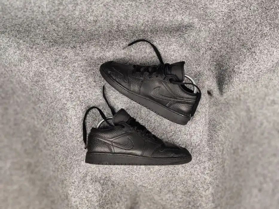 Nike Nike Air Jordan 1 Gs Low Triple Black Retro Leather Sneakers Size US 7 / IT 37 - 1 Thumbnail