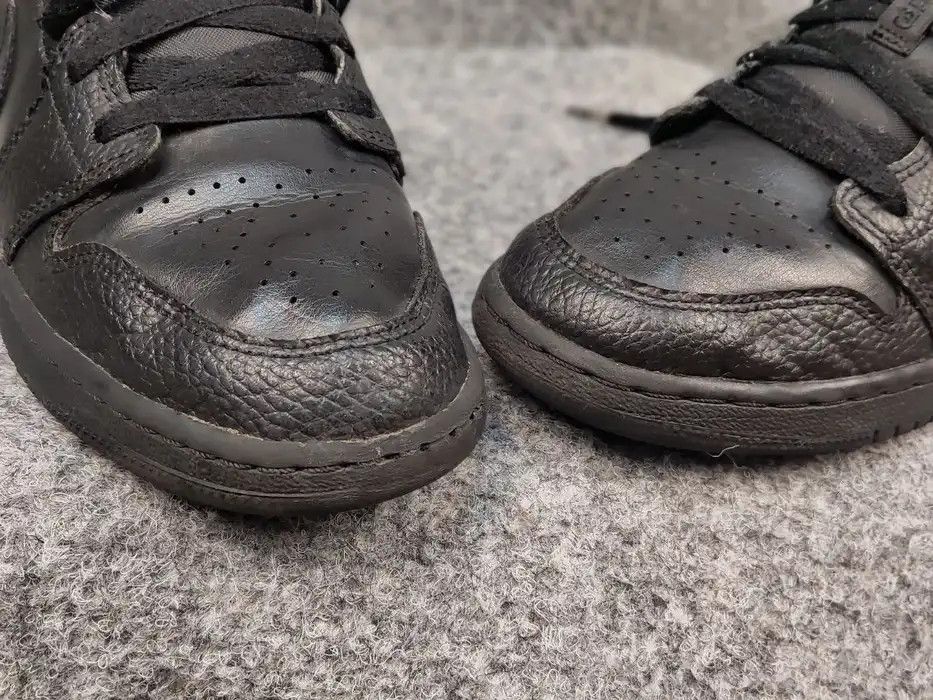 Nike Nike Air Jordan 1 Gs Low Triple Black Retro Leather Sneakers Size US 7 / IT 37 - 8 Thumbnail