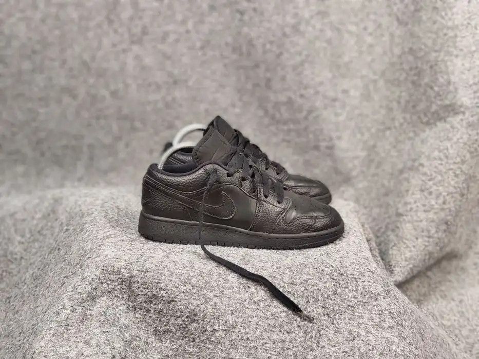 Nike Nike Air Jordan 1 Gs Low Triple Black Retro Leather Sneakers Size US 7 / IT 37 - 3 Thumbnail