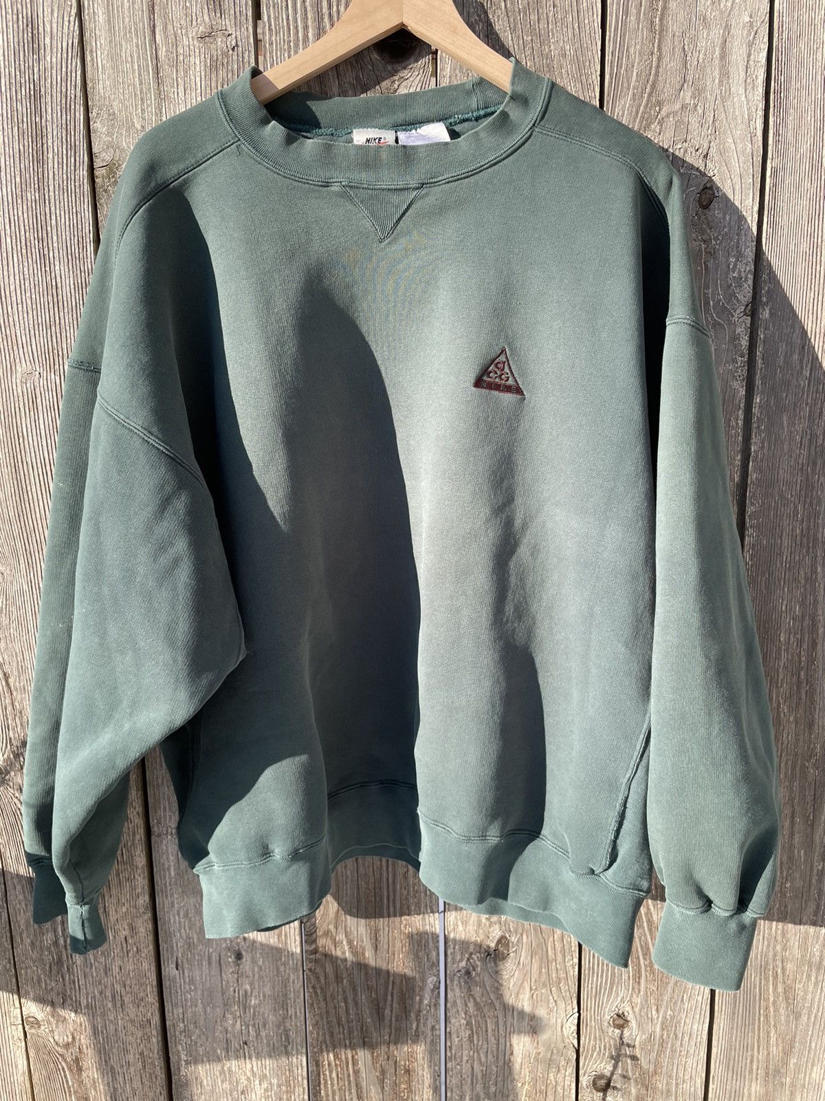 image of Vintage Nike Acg Small Embroidery Crewneck in Forest Green, Men's (Size Large)