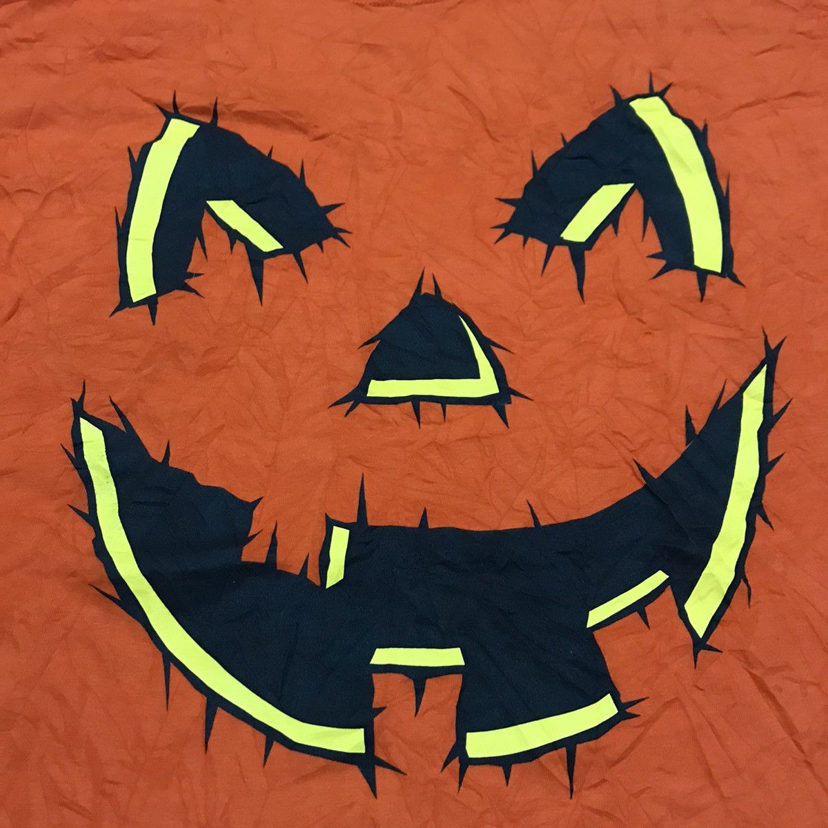 Japanese Brand VINTAGE HALLOWEN biglogo TSHIRT Size US XXL / EU 58 / 5 - 8 Thumbnail
