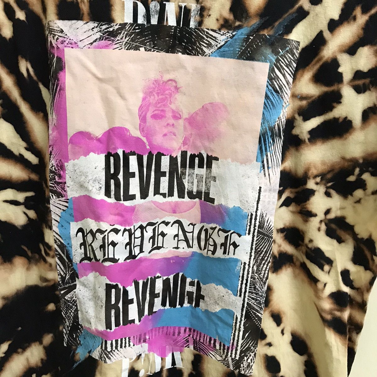 Band Tees Pink beautiful trauma world tour custom made bleach ter Size US M / EU 48-50 / 2 - 5 Thumbnail