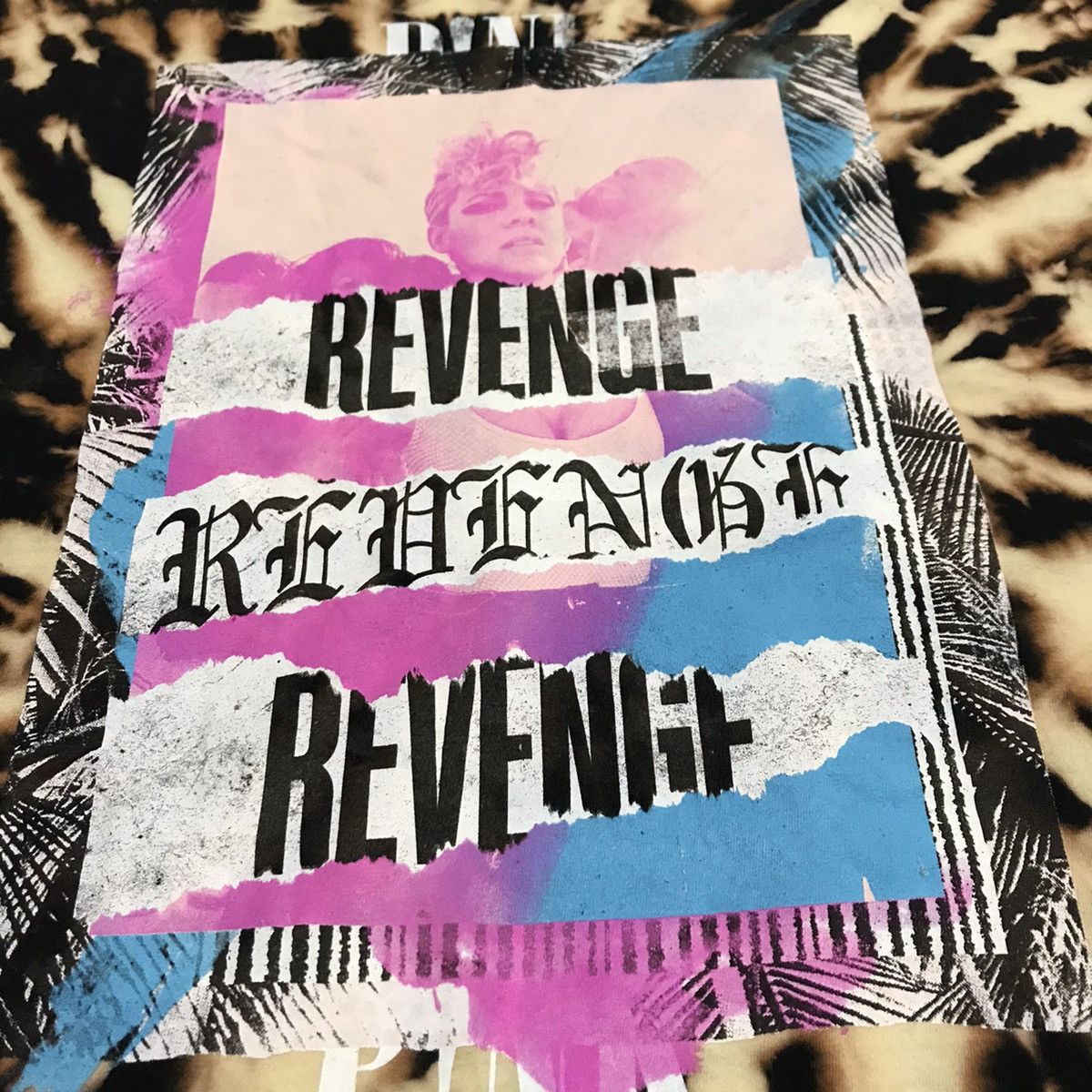 Band Tees Pink beautiful trauma world tour custom made bleach ter Size US M / EU 48-50 / 2 - 8 Thumbnail