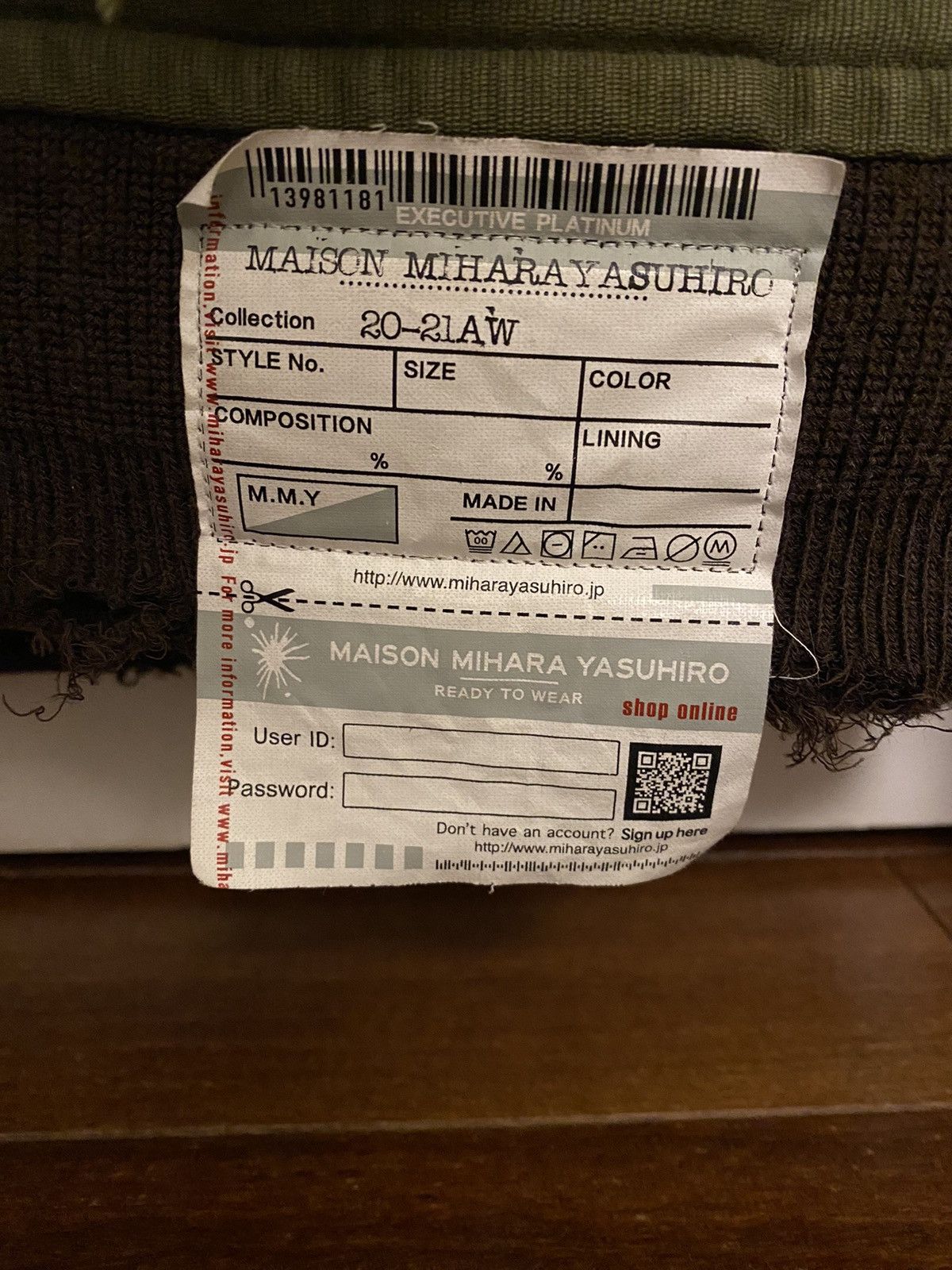Maison MIHARA YASUHIRO Miharayasuhiro distressed broken MA-1 flight jacket Size US M / EU 48-50 / 2 - 3 Thumbnail