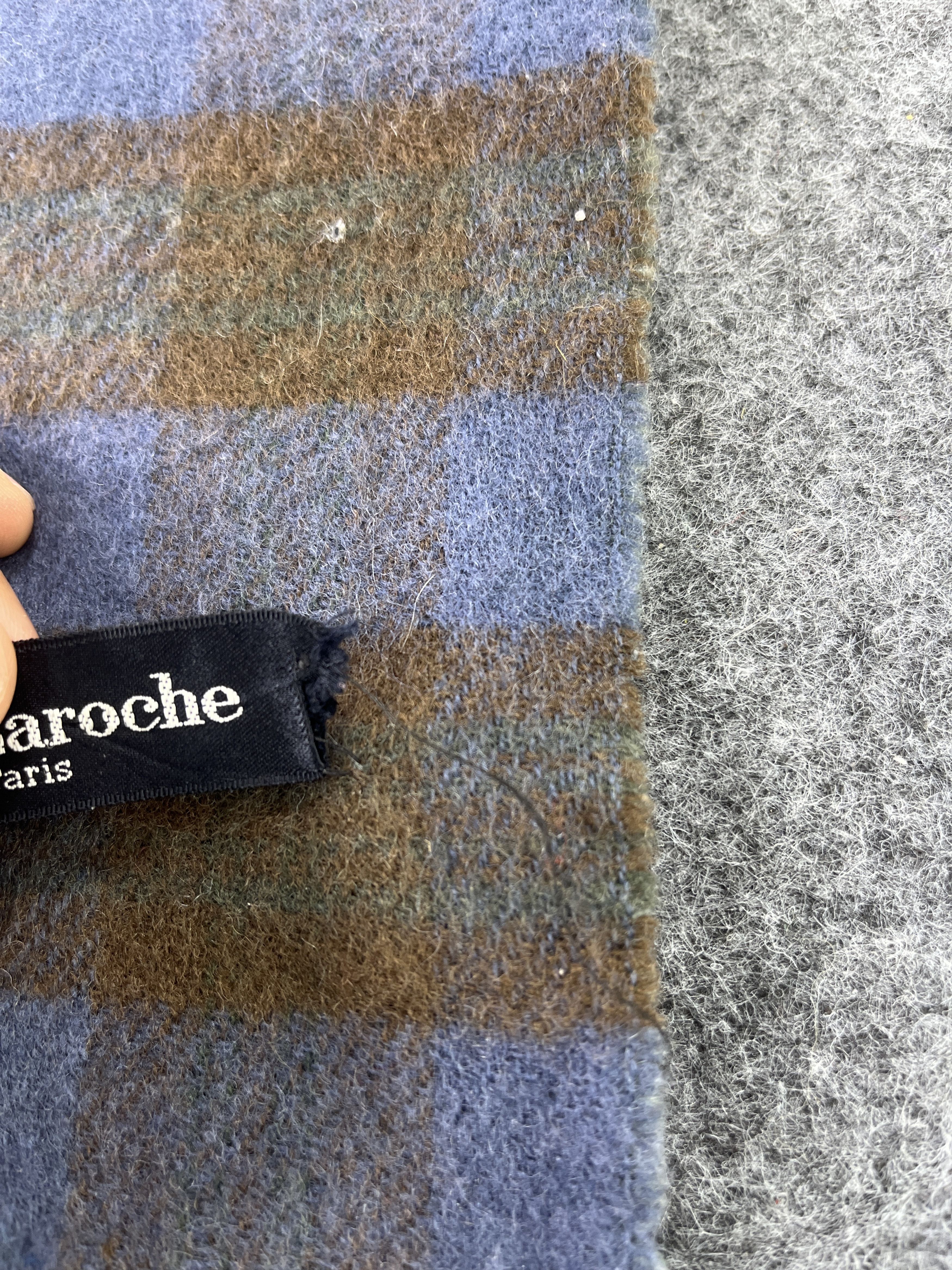 Guy Laroche Checked Scarf / Muffler / Neckwear T315