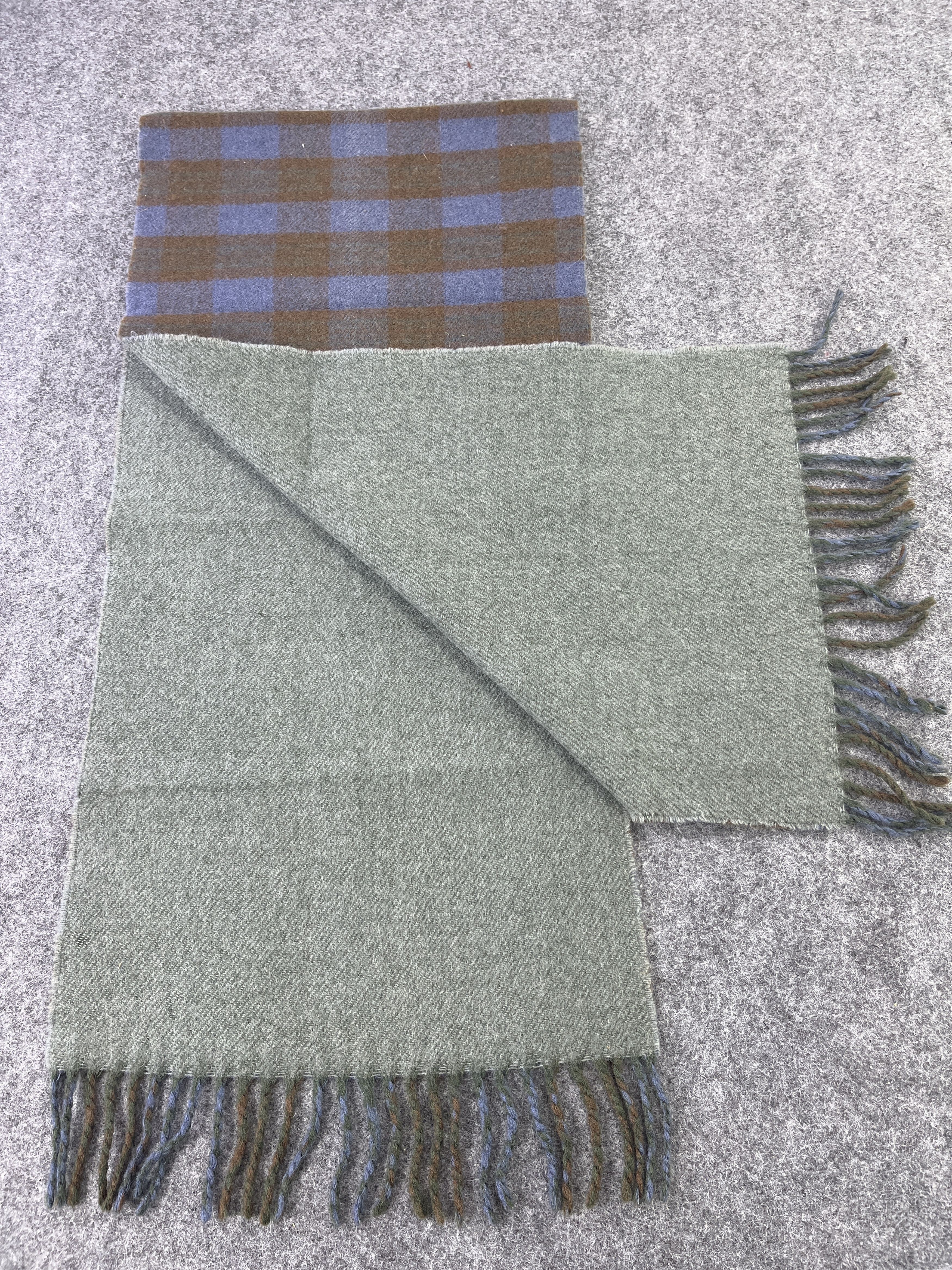 Guy Laroche Checked Scarf / Muffler / Neckwear T315