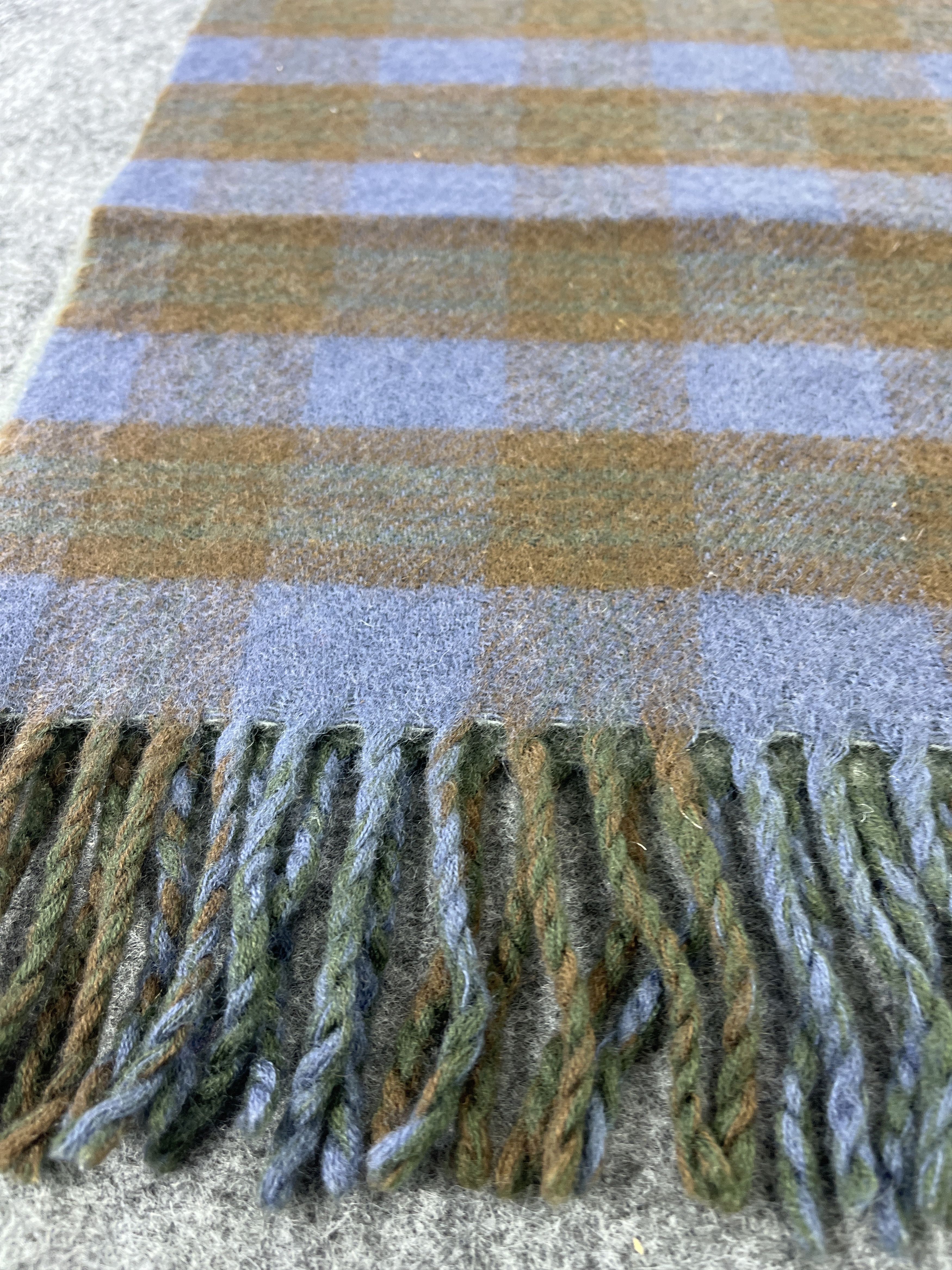 Guy Laroche Checked Scarf / Muffler / Neckwear T315