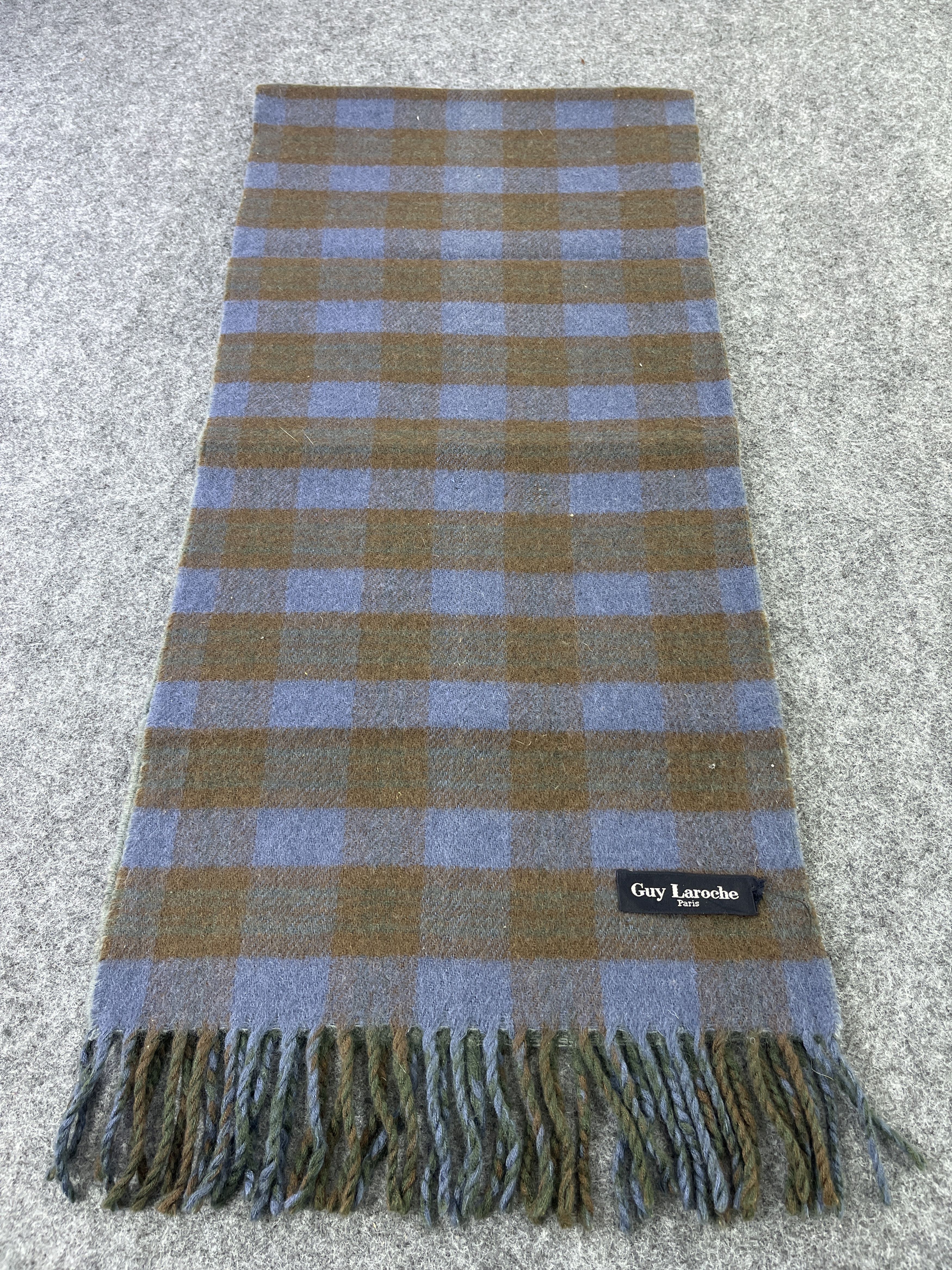 Guy Laroche Checked Scarf / Muffler / Neckwear T315