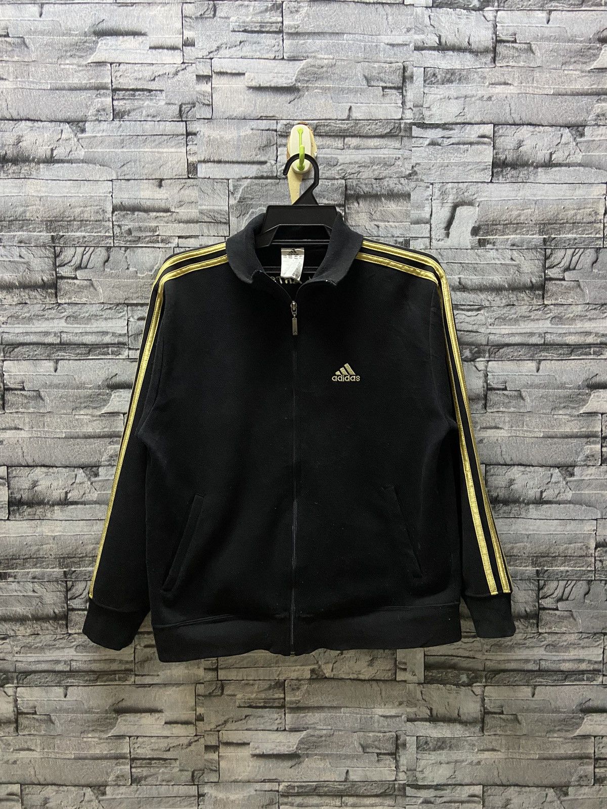 Vintage Adidas sweatshirt gold stripe line