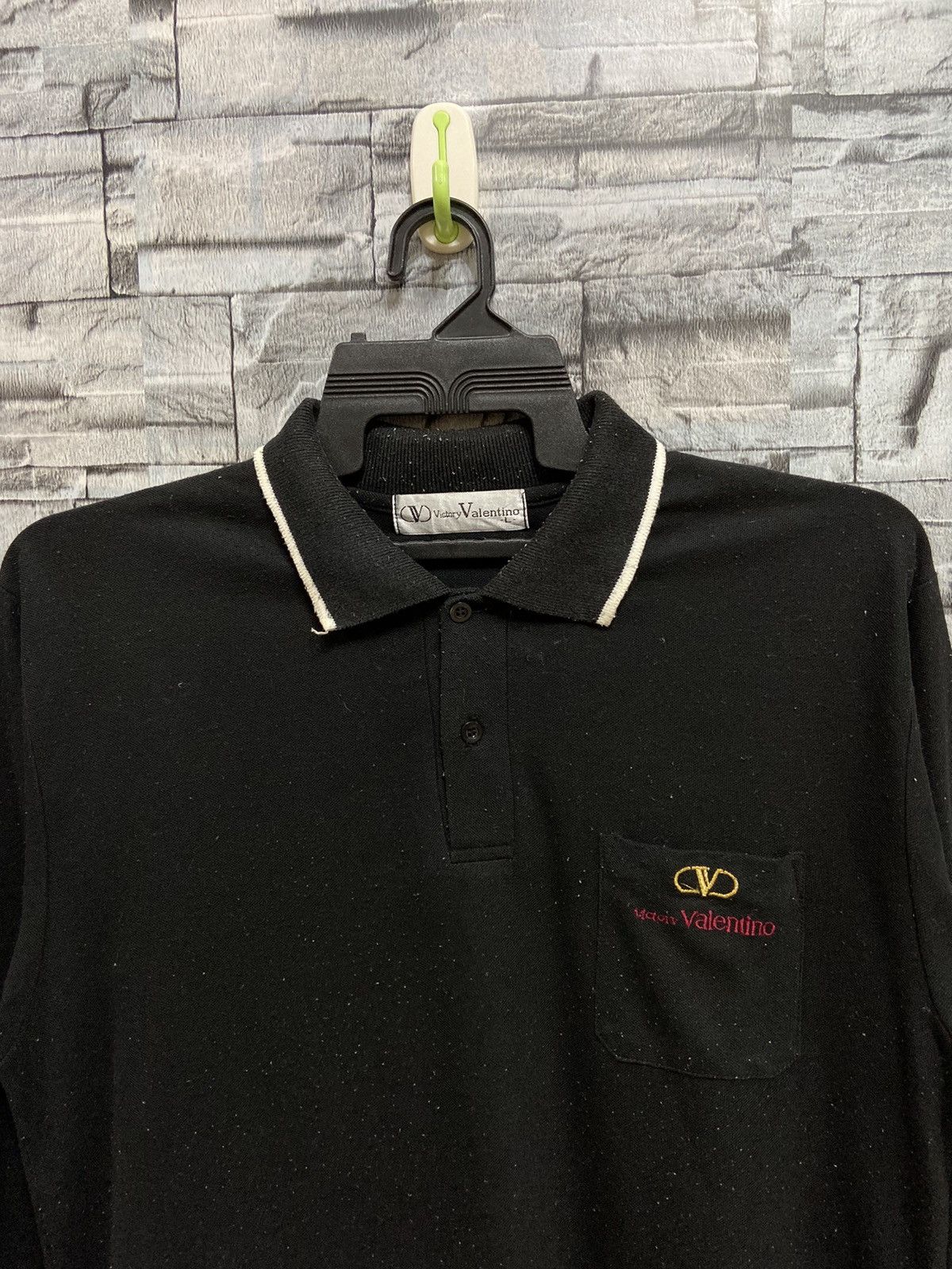 Valentino Vintage Victory Valentino polo tee embroidered size L Size US L / EU 52-54 / 3 - 3 Thumbnail