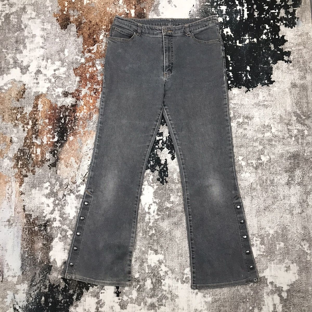 Designer × Japanese Brand × Vintage Vintage Japanese Flare Button Design Light Wash Jeans Size 31" - 1 Thumbnail