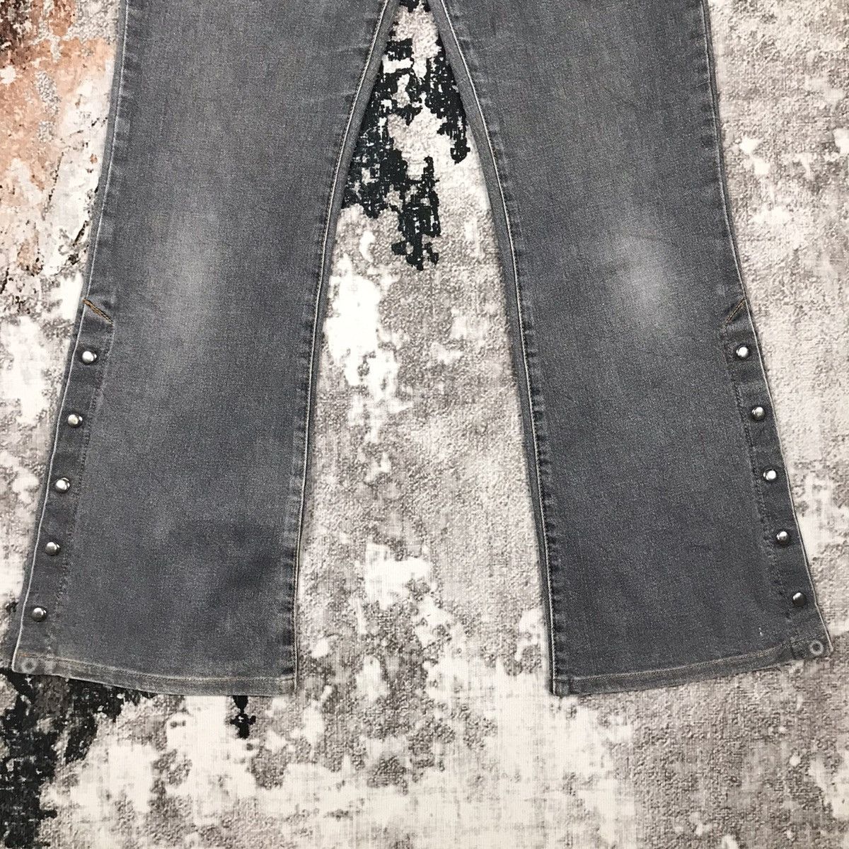 Designer × Japanese Brand × Vintage Vintage Japanese Flare Button Design Light Wash Jeans Size 31" - 3 Thumbnail