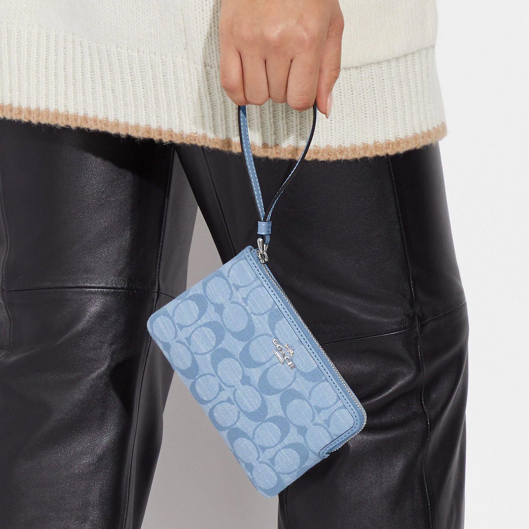 Coach Corner Zip Wristlet hotsell In Signature Chambray