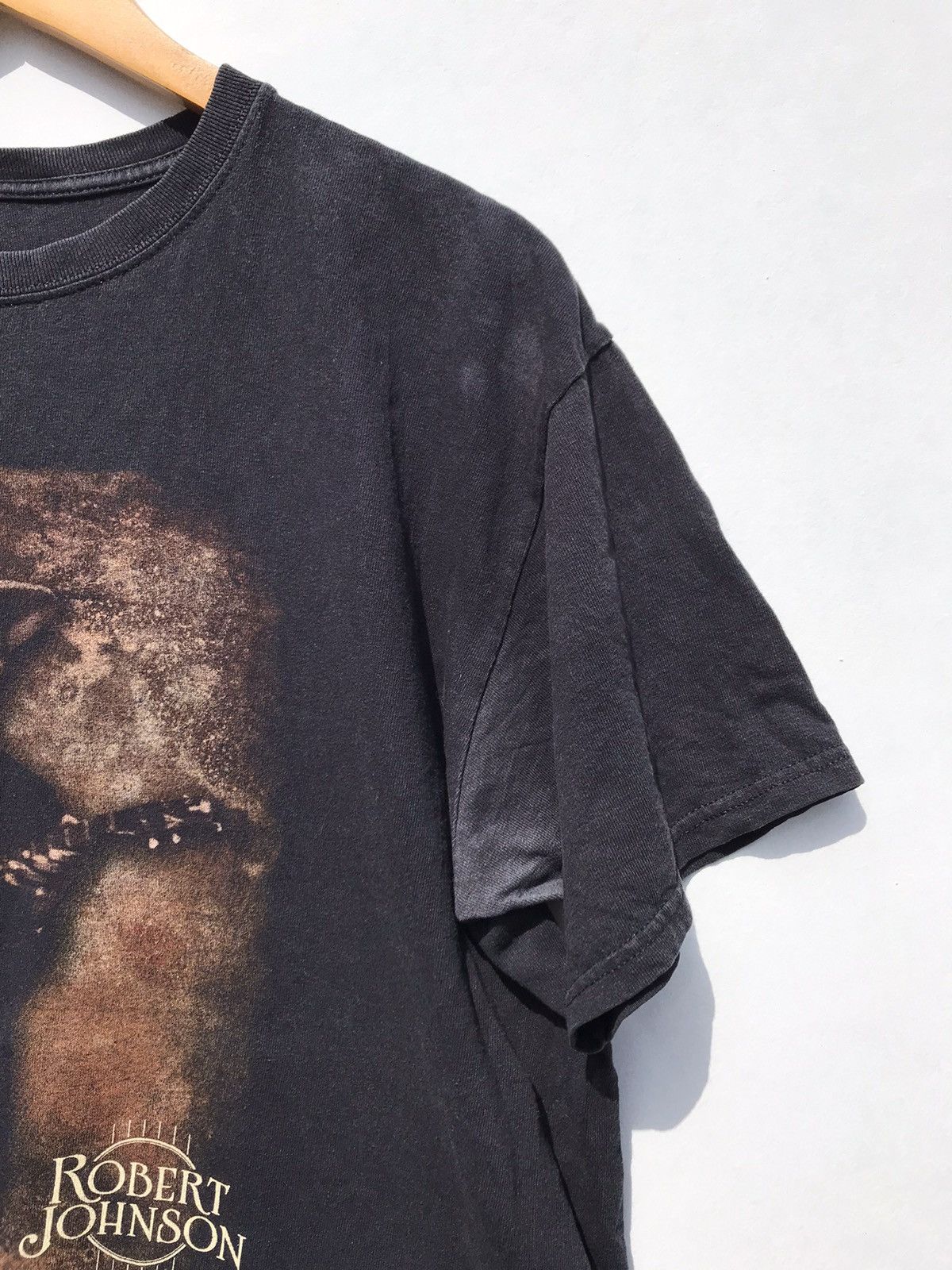 Band Tees 🔥SUN FADED🔥VINTAGE ROBERT JOHNSON TSHIRT Size US L / EU 52-54 / 3 - 5 Thumbnail