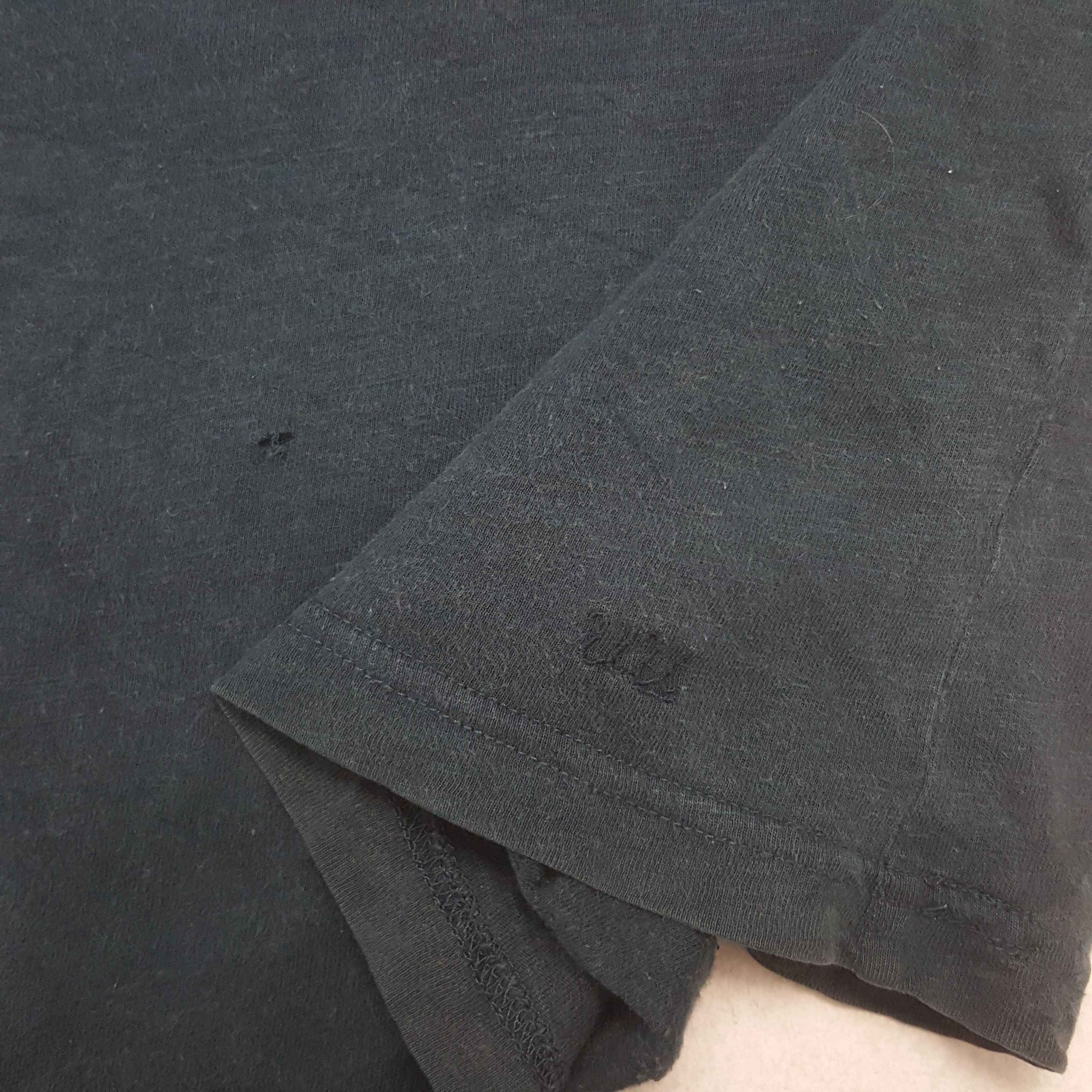 Undercover Vintage Uniqlo Undercover Japanese Brand Tshirt Size US M / EU 48-50 / 2 - 6 Thumbnail