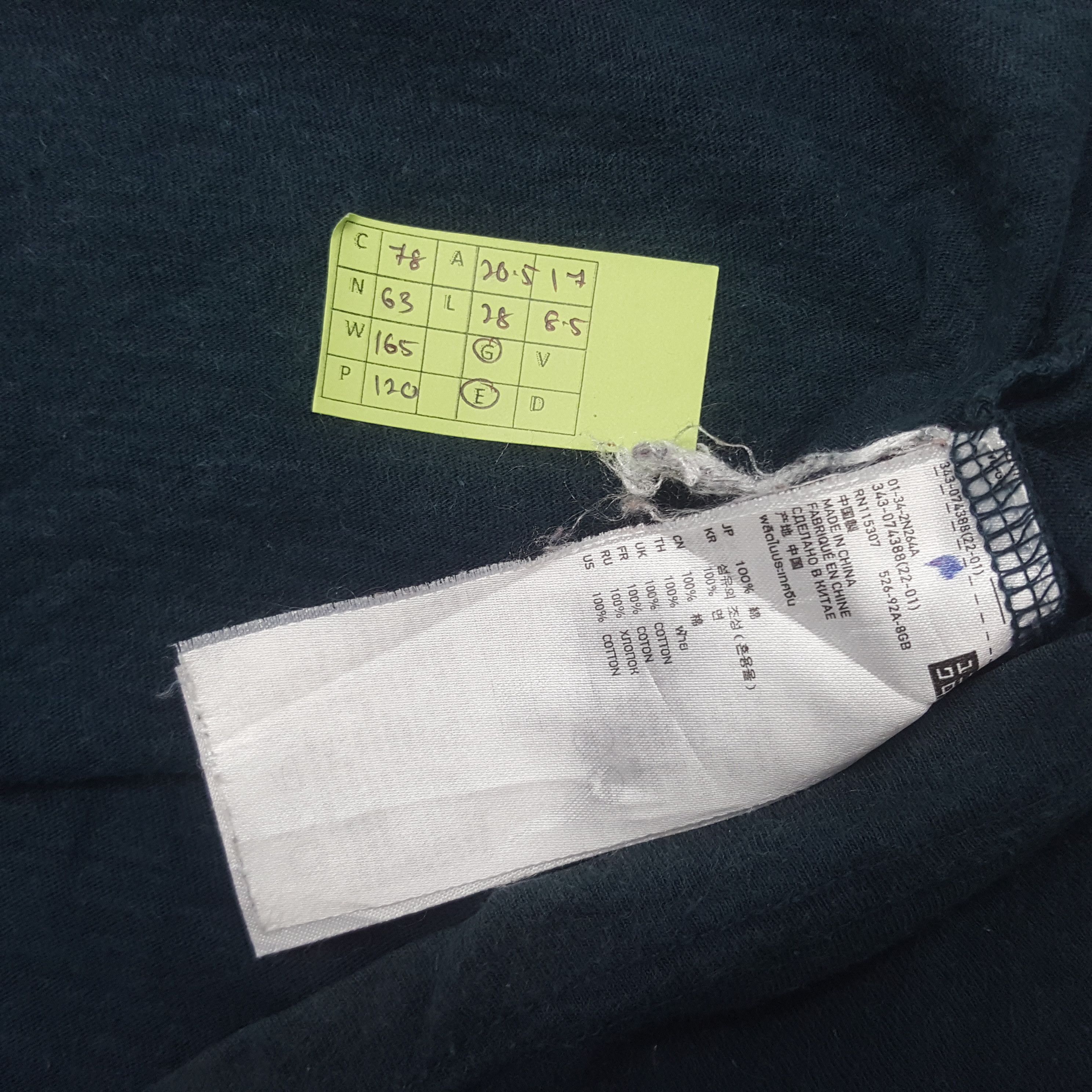 Undercover Vintage Uniqlo Undercover Japanese Brand Tshirt Size US M / EU 48-50 / 2 - 5 Thumbnail