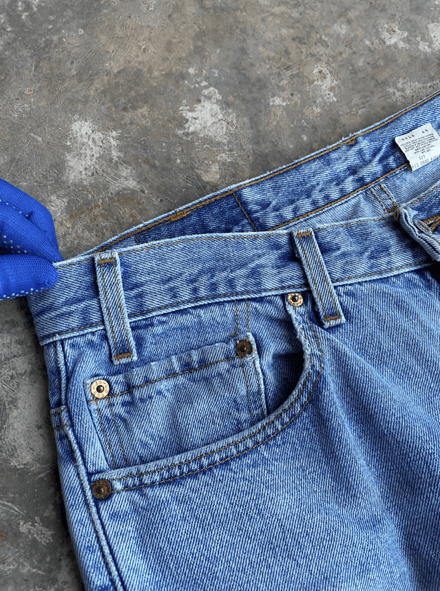 Levi's × Levi's Vintage Clothing 90s Light Blue Wash Vintage Levi's 517 Jeans 35x30Denim Size US 35 - 4 Thumbnail