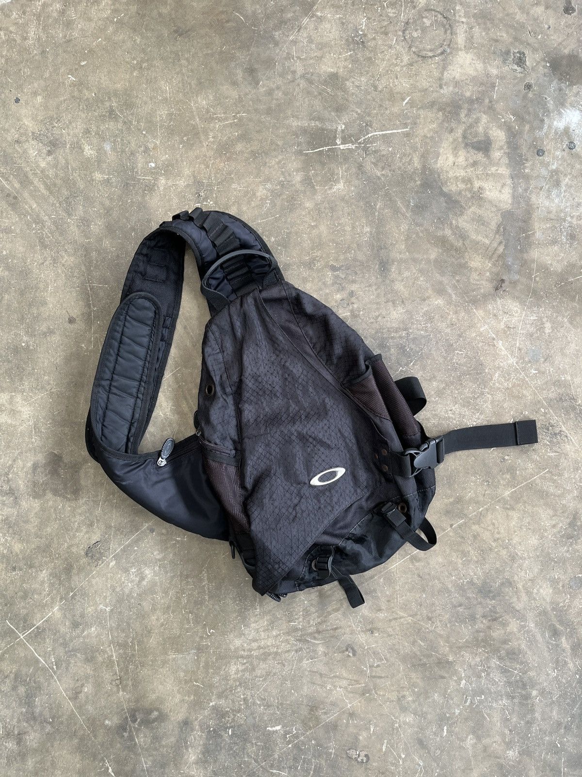 Oakley oakley sandbag | Grailed